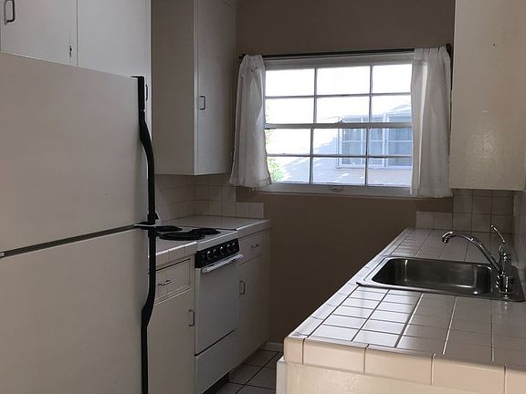 5th image of 2365 1st Ave APT 01