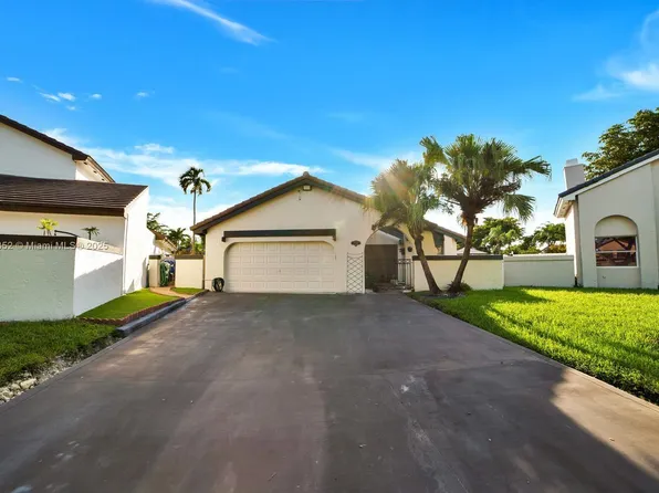 17522 NW 62nd Pl N, Hialeah, FL 33015