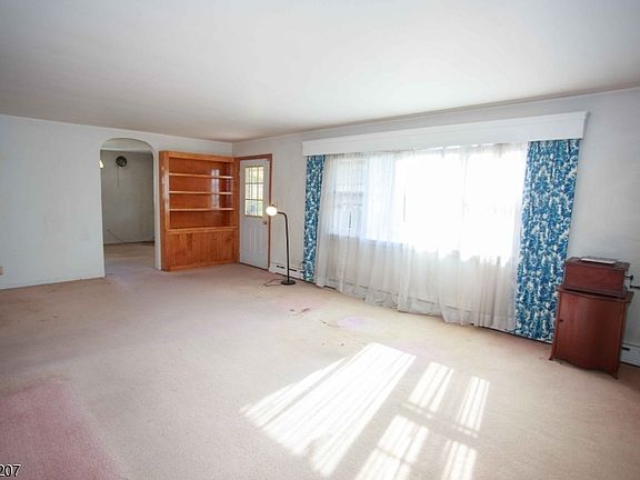 3rd image of 3 Linden Ave
