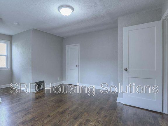 5th image of 1007 S Noland Rd