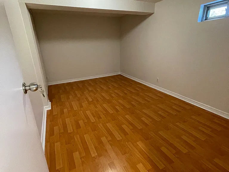 66 Ardgowan Cres — Photo 5