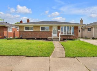 26821 W Davison, Redford, MI 48239