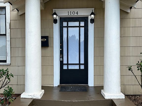 5th image of 1104 Belleview St