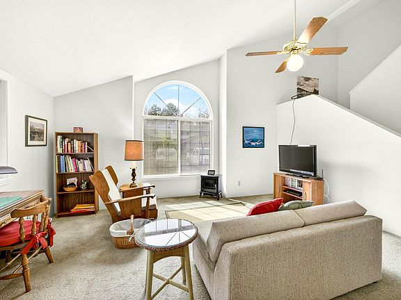4th image of 2122 Creek Dr