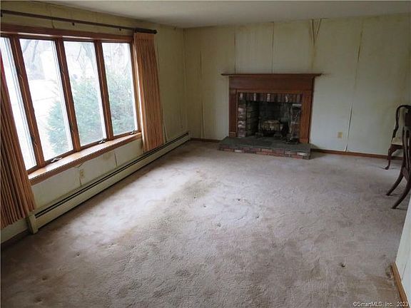4th image of 42 Long Hill Dr