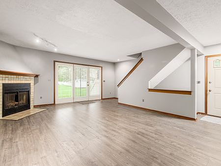 4th image of 8439 Cliffthorne Way #1