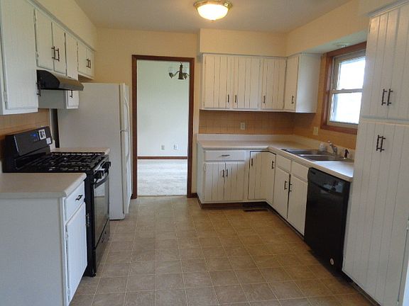 5th image of 438 W Hillcrest Dr