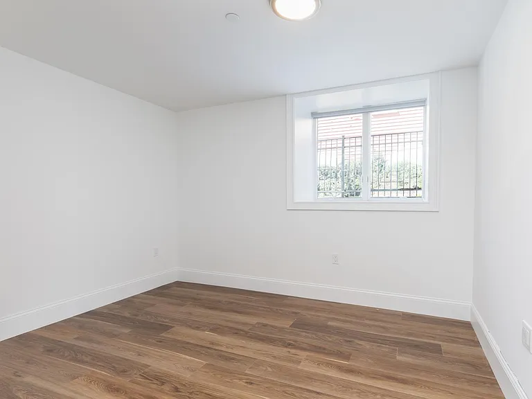 143 E Cottage St #1 — Photo 6