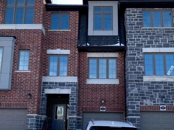 92 Monarch Woods Dr, Kitchener, ON N2P 2Y9