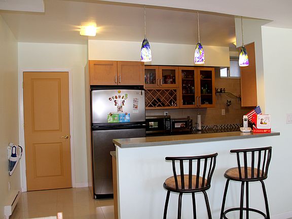 3rd image of 6733A Cloverdale Ln #A
