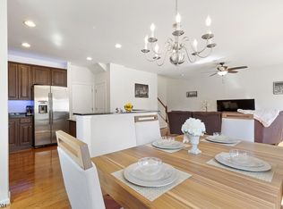 68 Washington Square Cir, Washington, NJ 07882