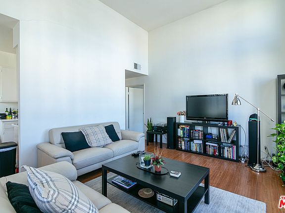 5th image of 500 S Berendo St APT 411