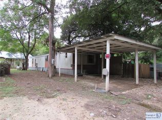 824 Barton Dr, Seguin, TX 78155