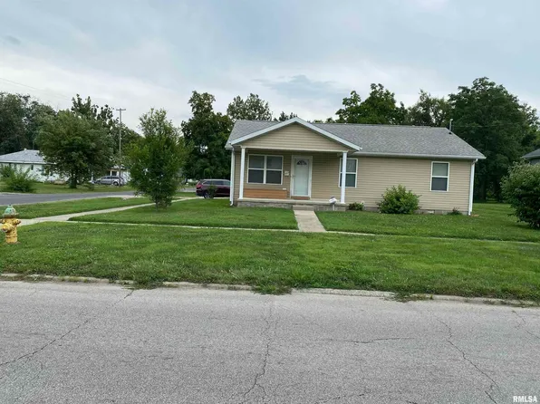557 N Hickory St, Centralia, IL 62801