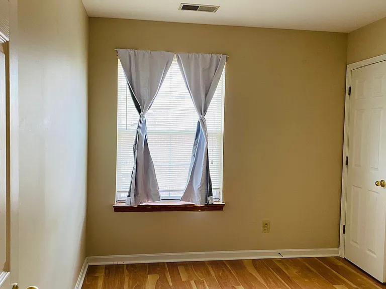 4505 Meadowlark Manor Ln — Photo 4