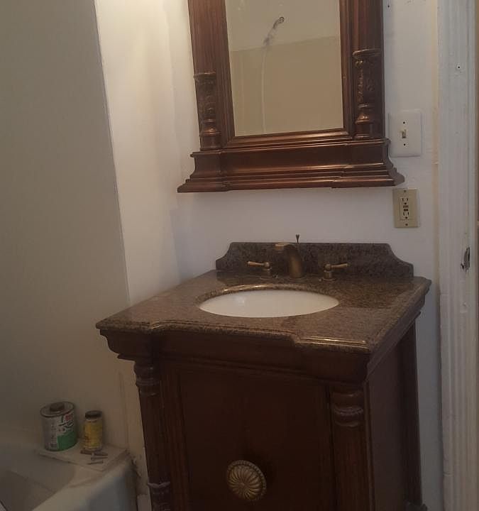 Lavatory sink