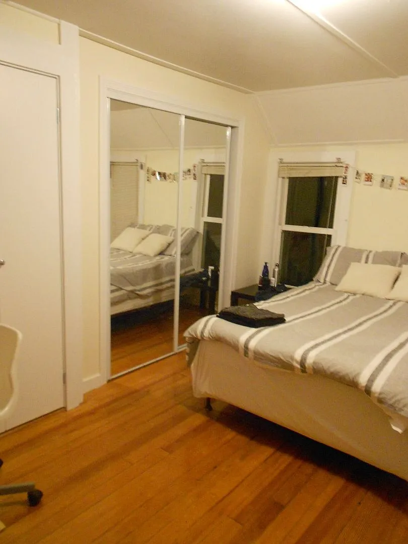 Charming 4 Bedroom-No Broker Fee — Photo 4