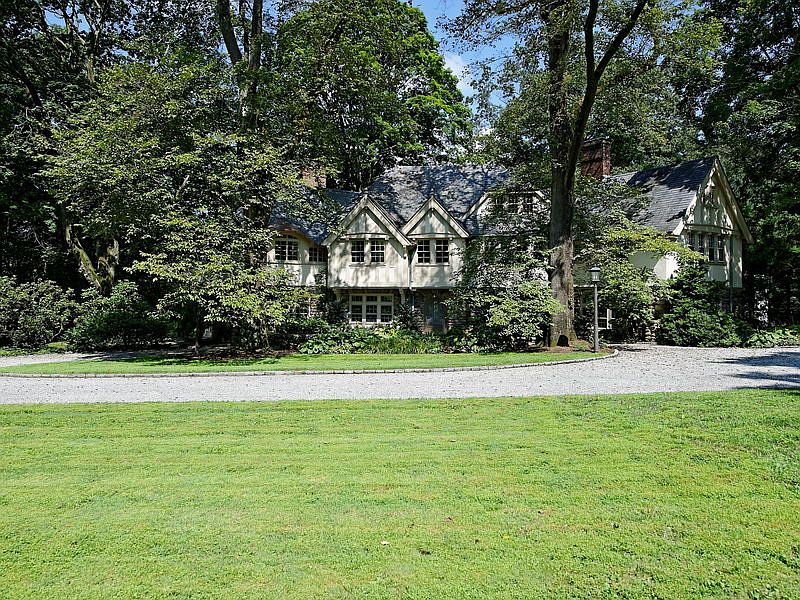 Main house. Front view.
