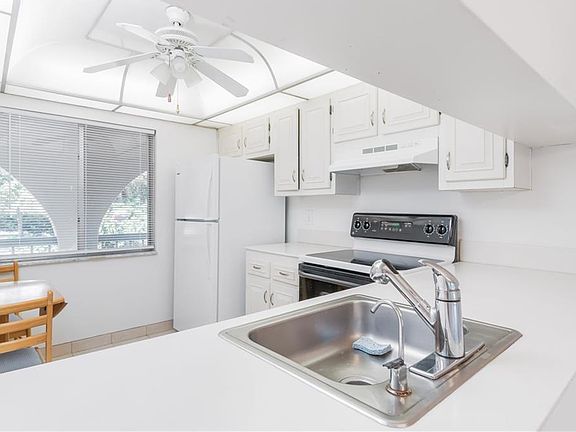 5th image of 4801 Martinique Pl APT F2