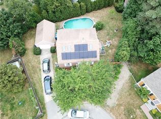 7 Admiral Ct, Middletown, RI 02842