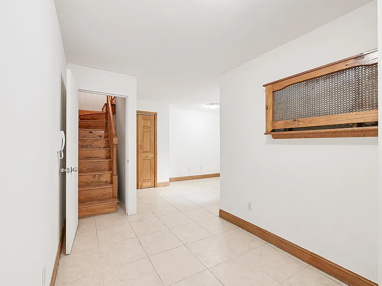312 W 48th St #3 — Photo 9