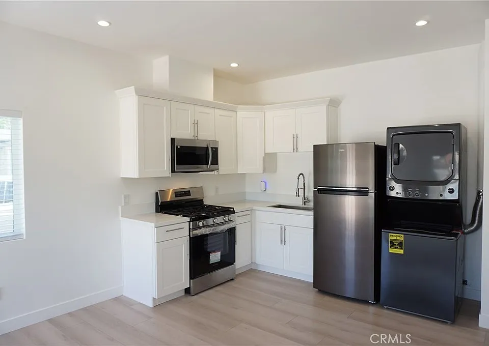 8824 Quartz Ave