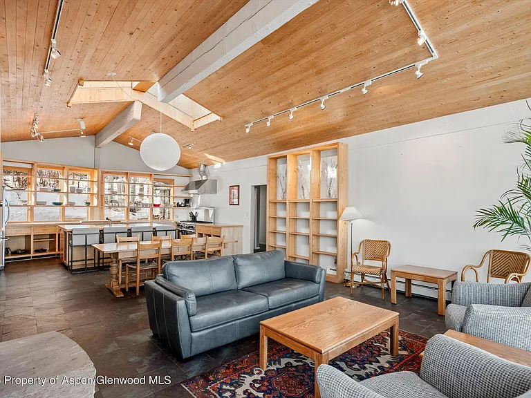 328 Oak Ridge Rd — Photo 14