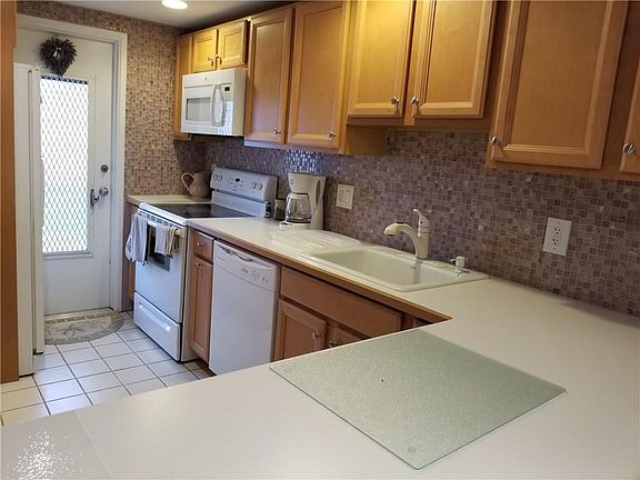 2nd image of 2601 NE 14th Street Causeway #130