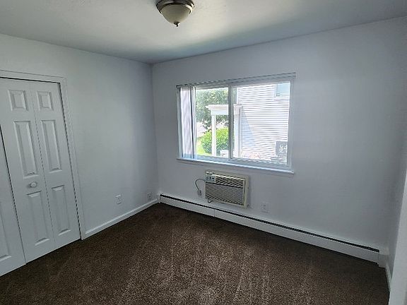 4th image of 512 Washtenaw Ave APT 13