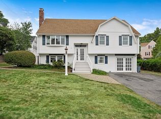 41 Sylvanus Wood Ln, Woburn, MA 01801
