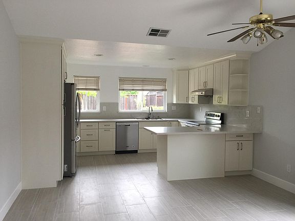 3rd image of 3219 Urzi Dr