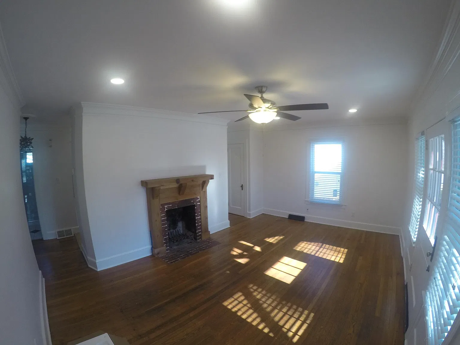 2 bed, 897 sqft, $1,350 — Photo 3