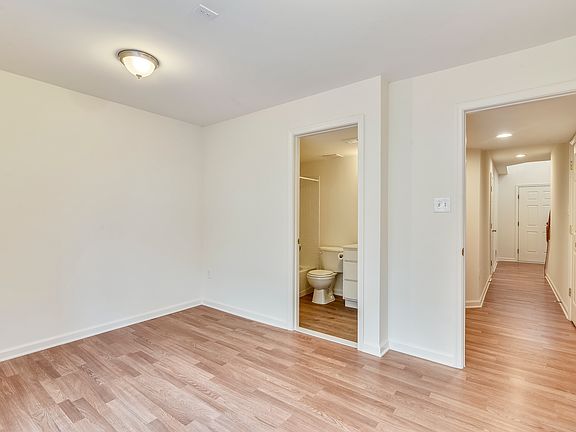 4th image of 43727 Clear Lake Sq