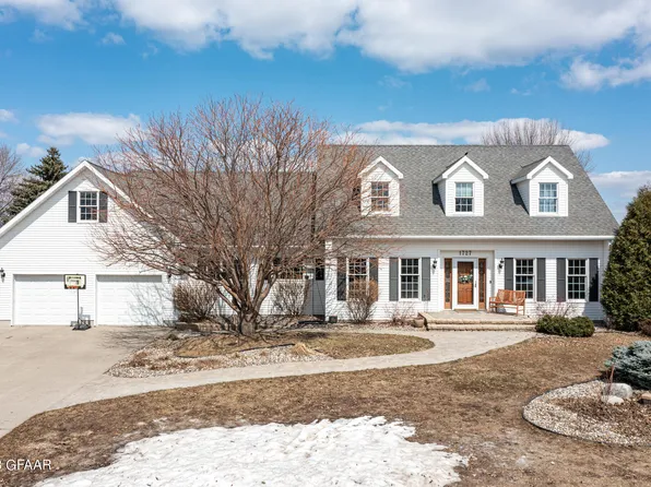 1727 8th St SE, East Grand Forks, MN 56721