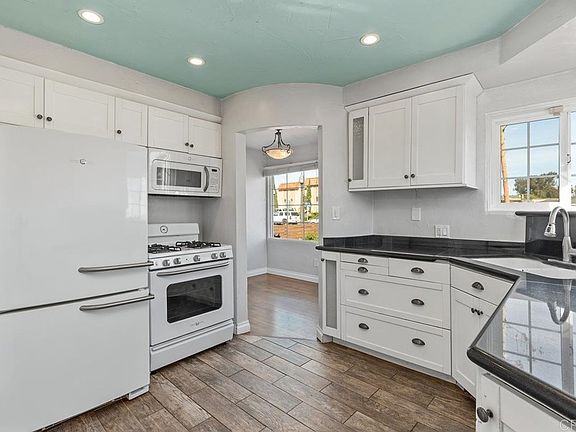 4th image of 4598 Contour Blvd