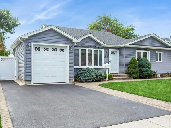 216 Eastlake Avenue, Massapequa Park, NY 11762
