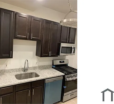 135 Adams St NW — Photo 3