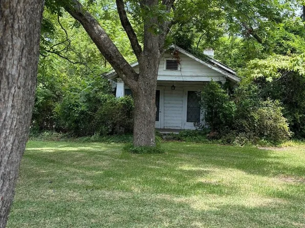 302 E Columbia Ave, Leesville, SC 29070