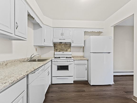 4th image of 23810 W Warren St #7381
