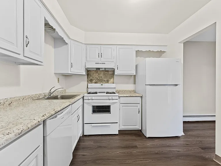 Park Forest Apartments — Photo 9