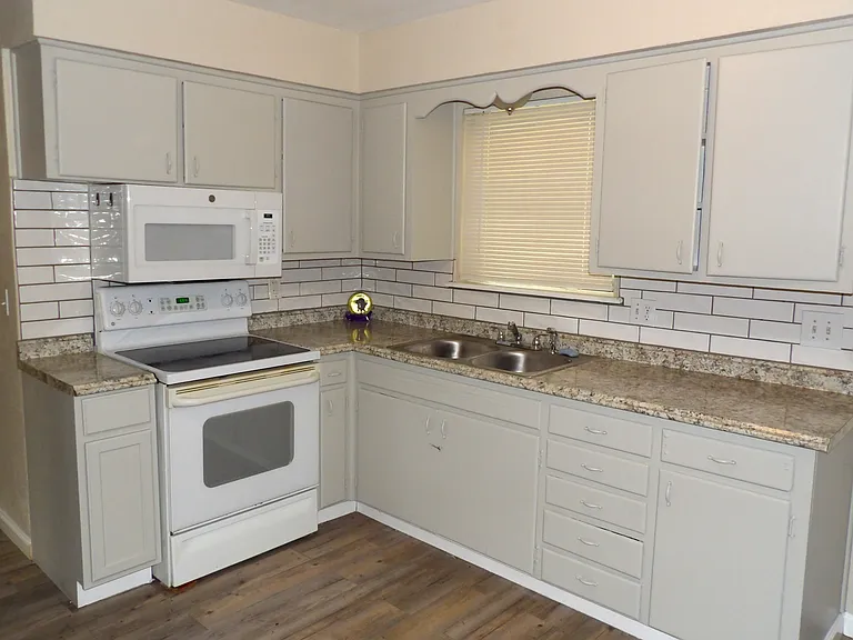 2420 NW 42nd St — Photo 3