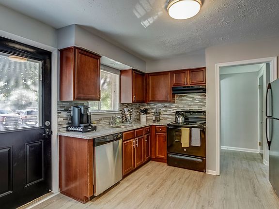 3rd image of 629 W Maple Rd APT 17