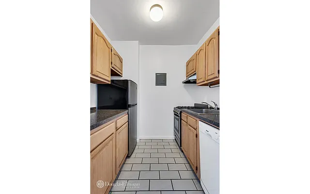 Rented by Douglas Elliman | media 22