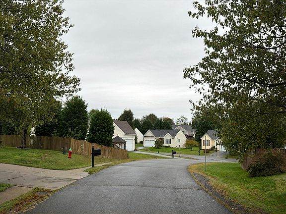 5th image of 522 Windermere Dr