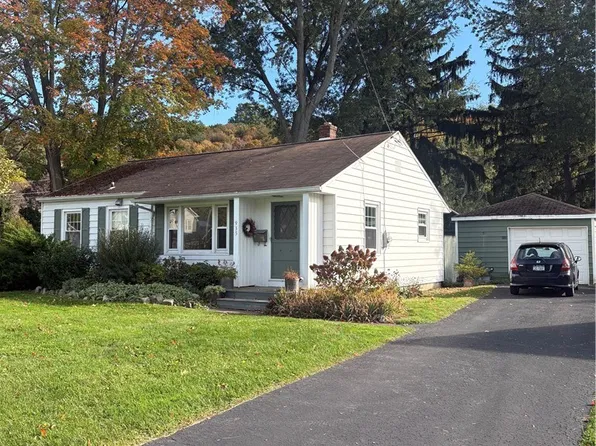 935 Seneca St, Lewiston, NY 14092