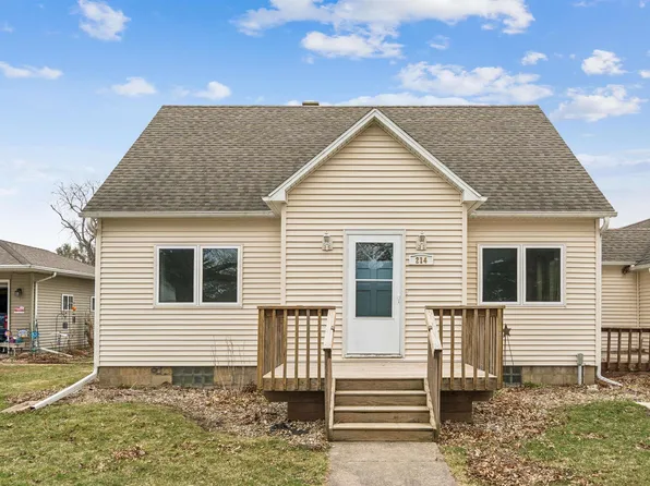 214 9th St, Aplington, IA 50604