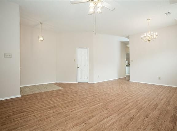 4th image of 1720 Newton Dr
