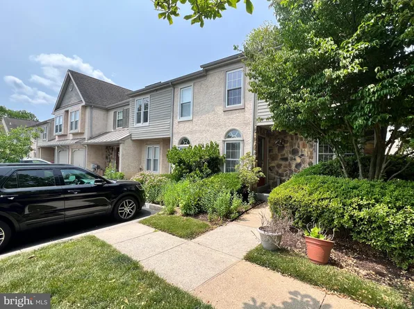 805 Winchester Ct, West Chester, PA 19382