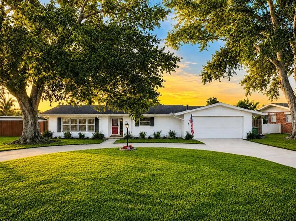 840 Piedmont Dr SE, Winter Haven, FL 33880