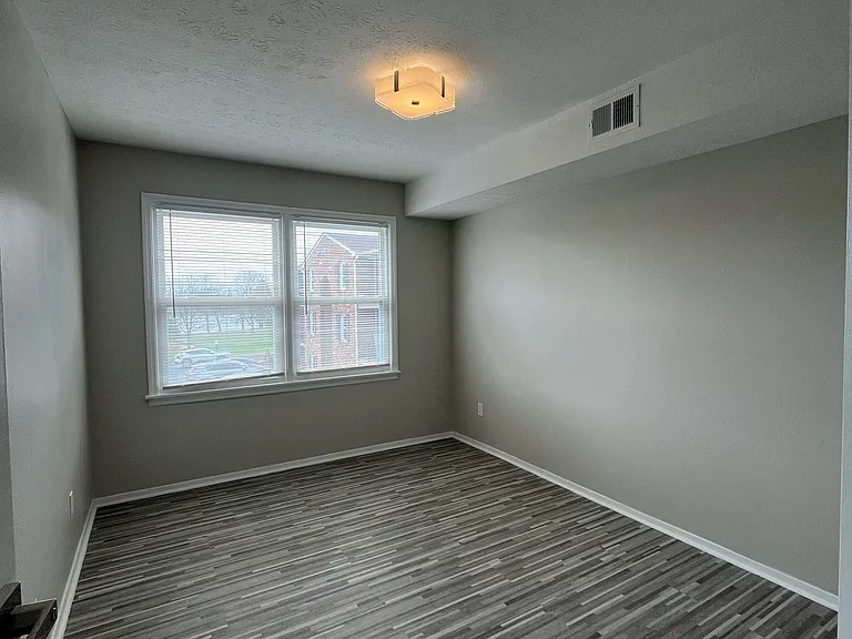 Green Valley Apartments — Photo 23